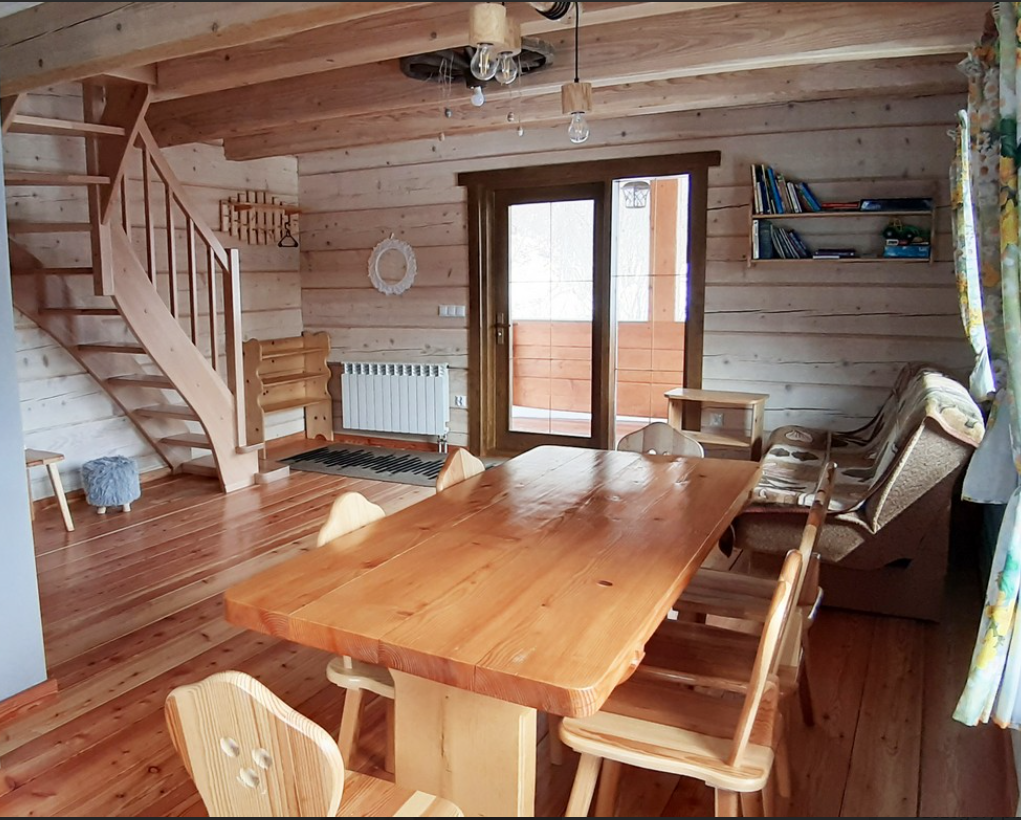 Widok na drewniany dom